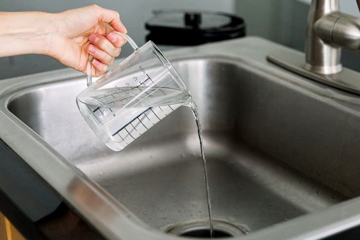 how to unclog a sink 1824913 01 ea22a1b1d2cb4a46bc1829882f883987