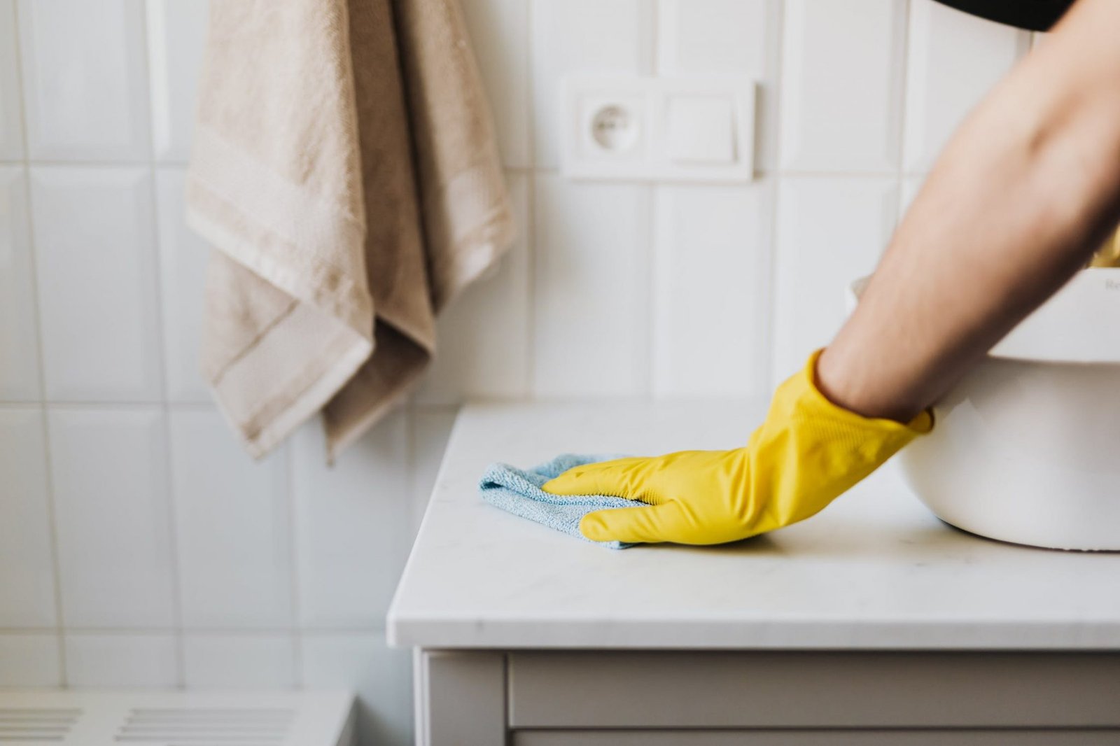 Step-by-Step Bathroom Cabinet Cleaning Tips