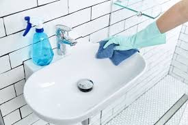 Using Denture Tablets to Clean Sinks Naturally Quick Bathroom Cleaning Hack3